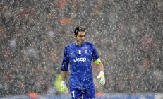 开云体育官方网站-冰与火的碰撞，新疆队险胜太阳，莫兰特统治全场