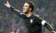 开云下载-冰火交锋，日本队战术完胜波兰，奥恰洛夫逆境刷新纪录书写传奇