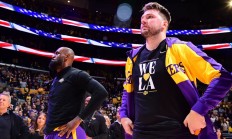 开云官网-篮网客场告捷，雄鹿队兵败如山倒的简单介绍