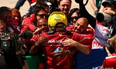 开云体育-赛场上的球队们全力以赴迎接挑战