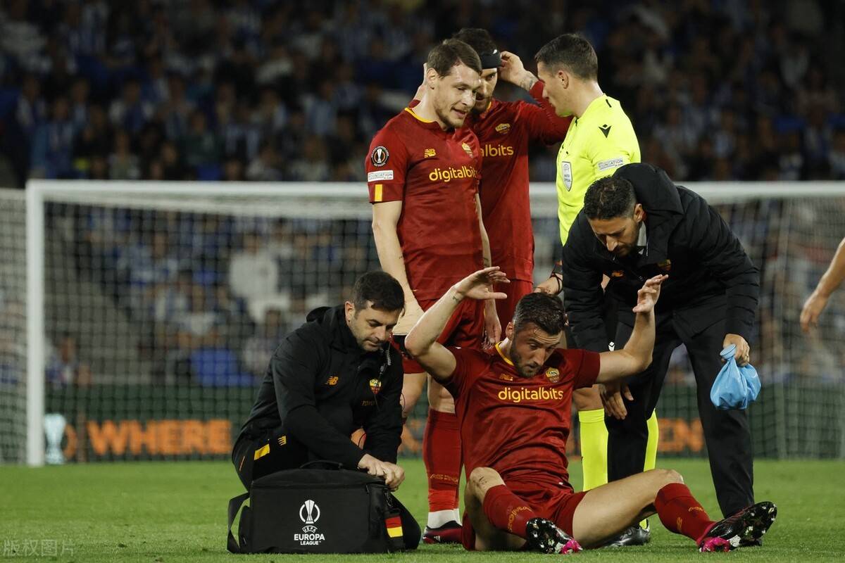 包含梅赛德斯鏖战红牛二队，阿隆索统治全场的词条