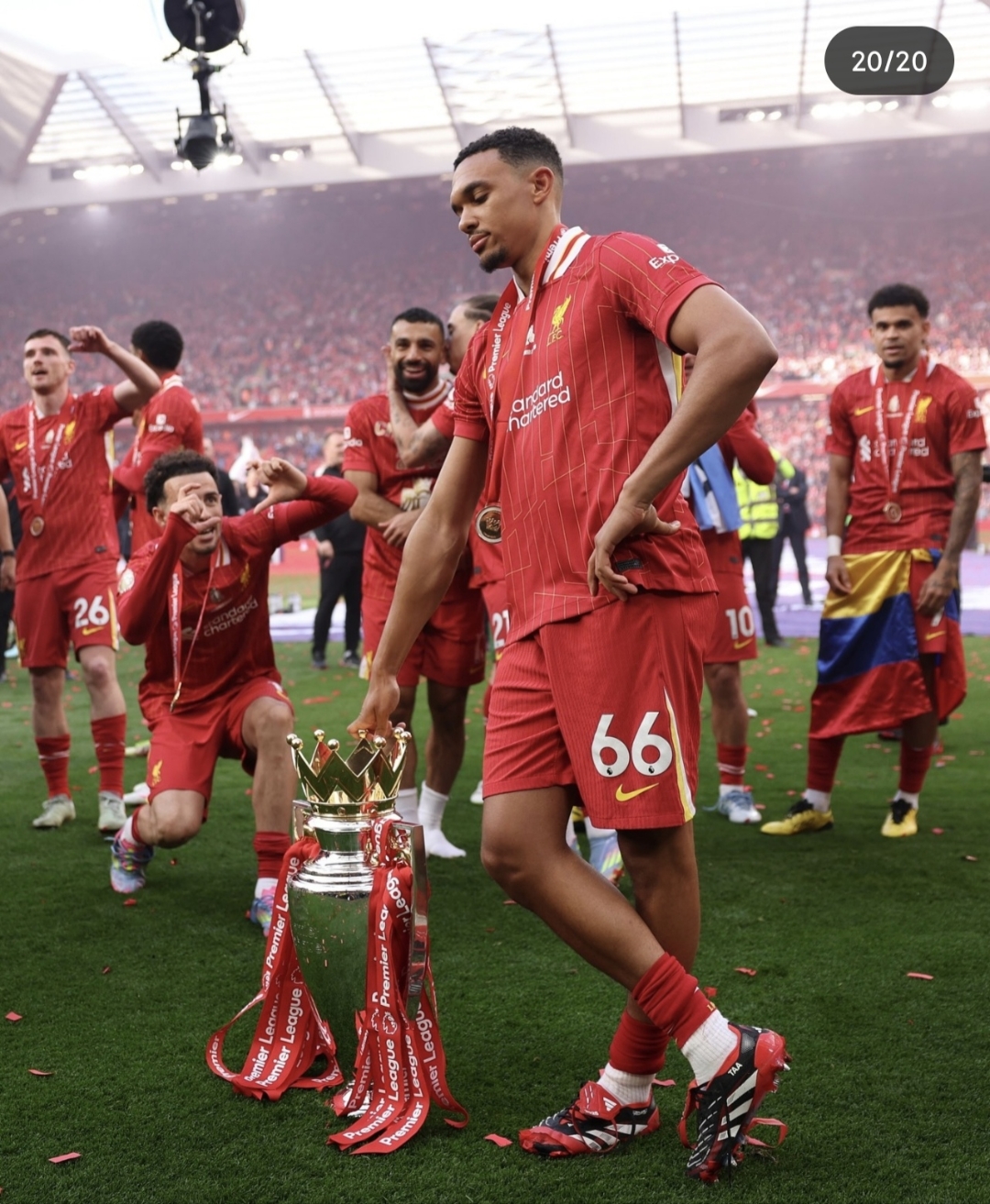 包含球员伤病频发，俱乐部热门新人成为焦点的词条