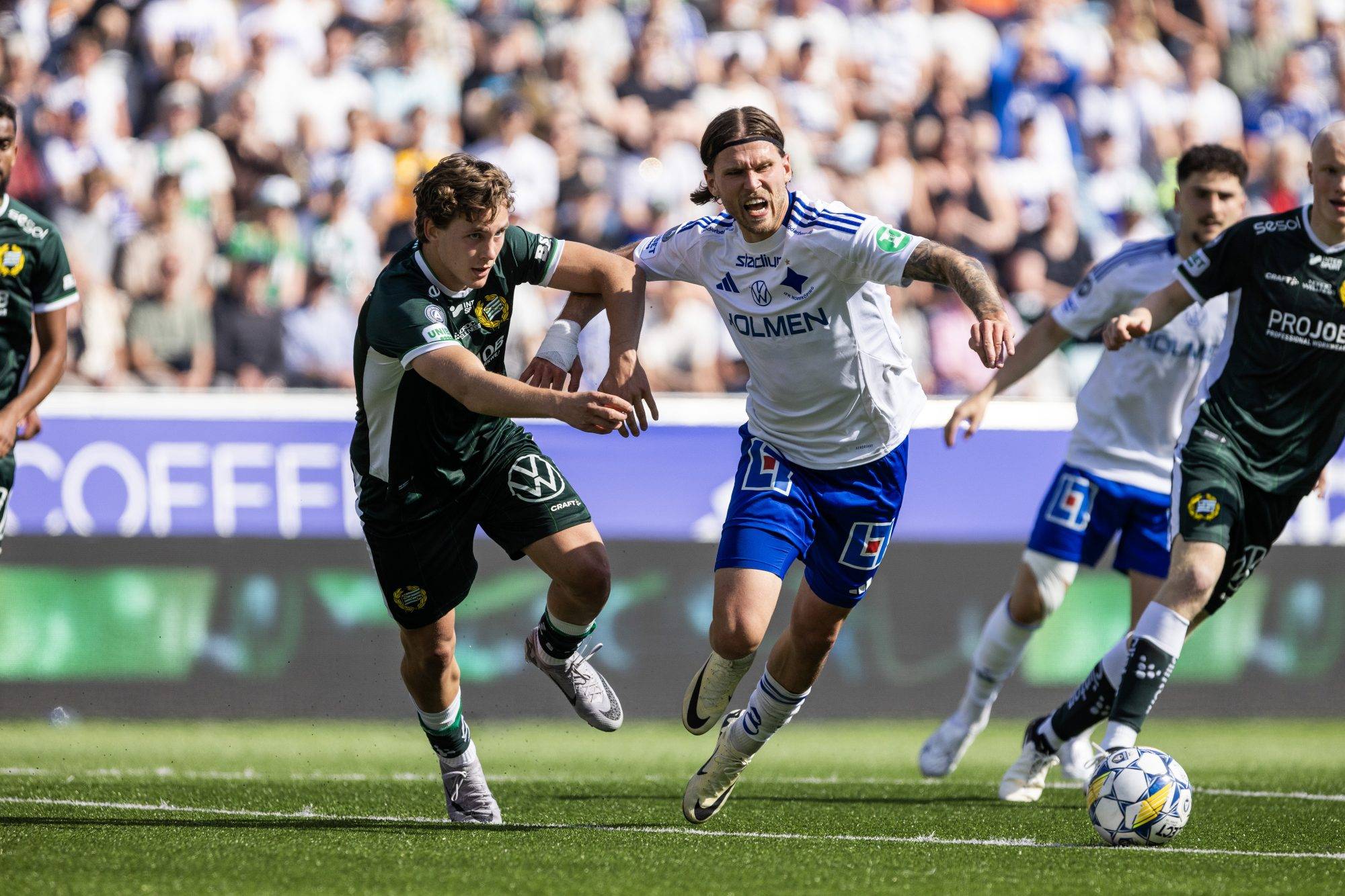 利兹联主场取胜，英超虎视眈眈