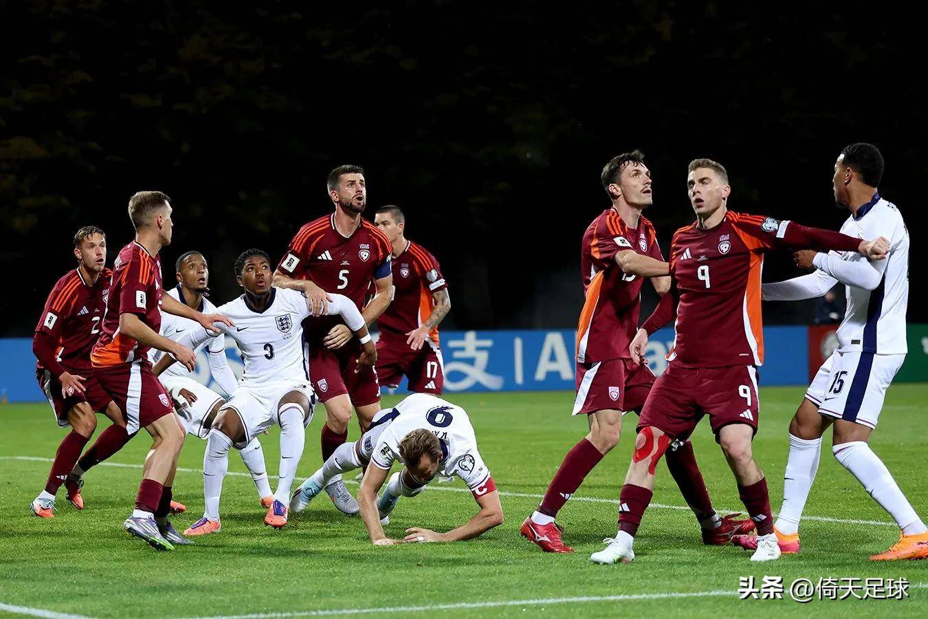 关于斯图加特主场战平弗赖堡，难分胜负的信息