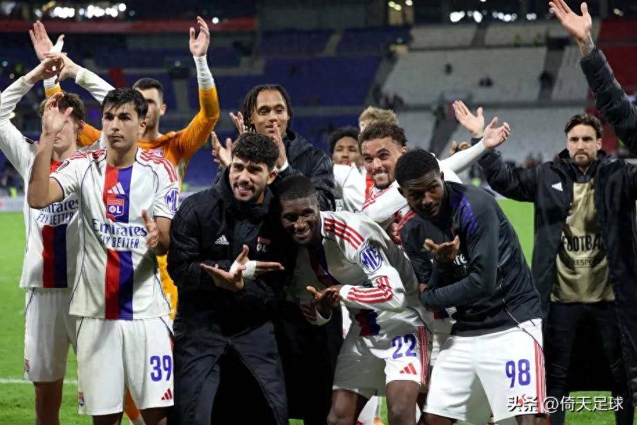 关于斯图加特主场战平弗赖堡，难分胜负的信息