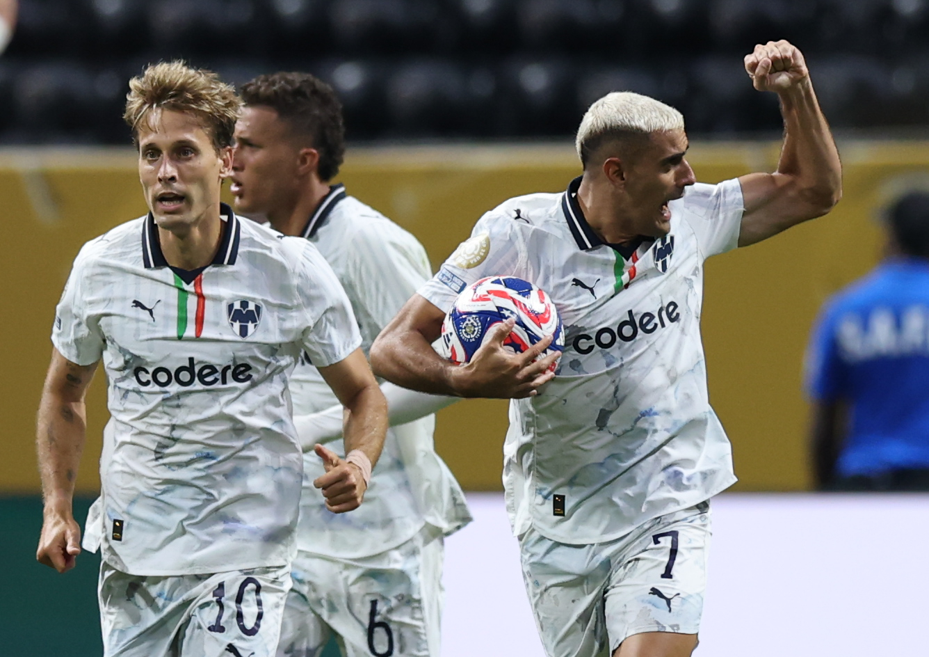 德国球队多特蒙德遭遇意大利球队逆转败局