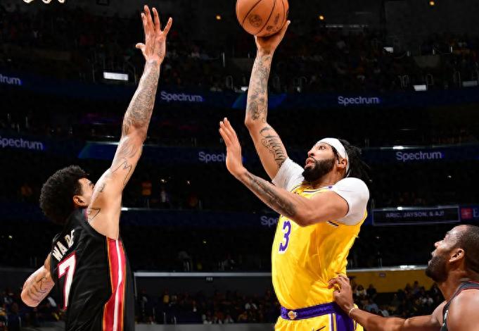 公牛队迎战篮网队,将在主场展开激烈较量 公牛队迎战篮网队,将在主场展开激烈较量