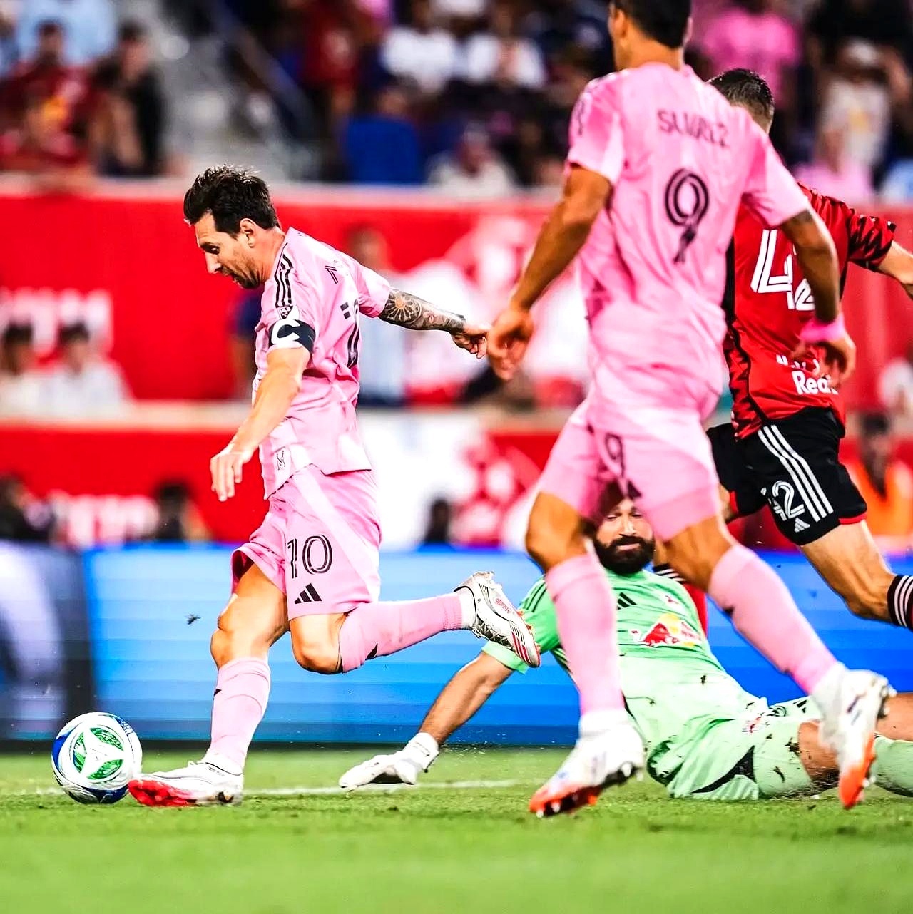 马德里竞技憾失点球,遭逆转遗憾淘汰 马德里竞技憾失点球,遭逆转遗憾淘汰