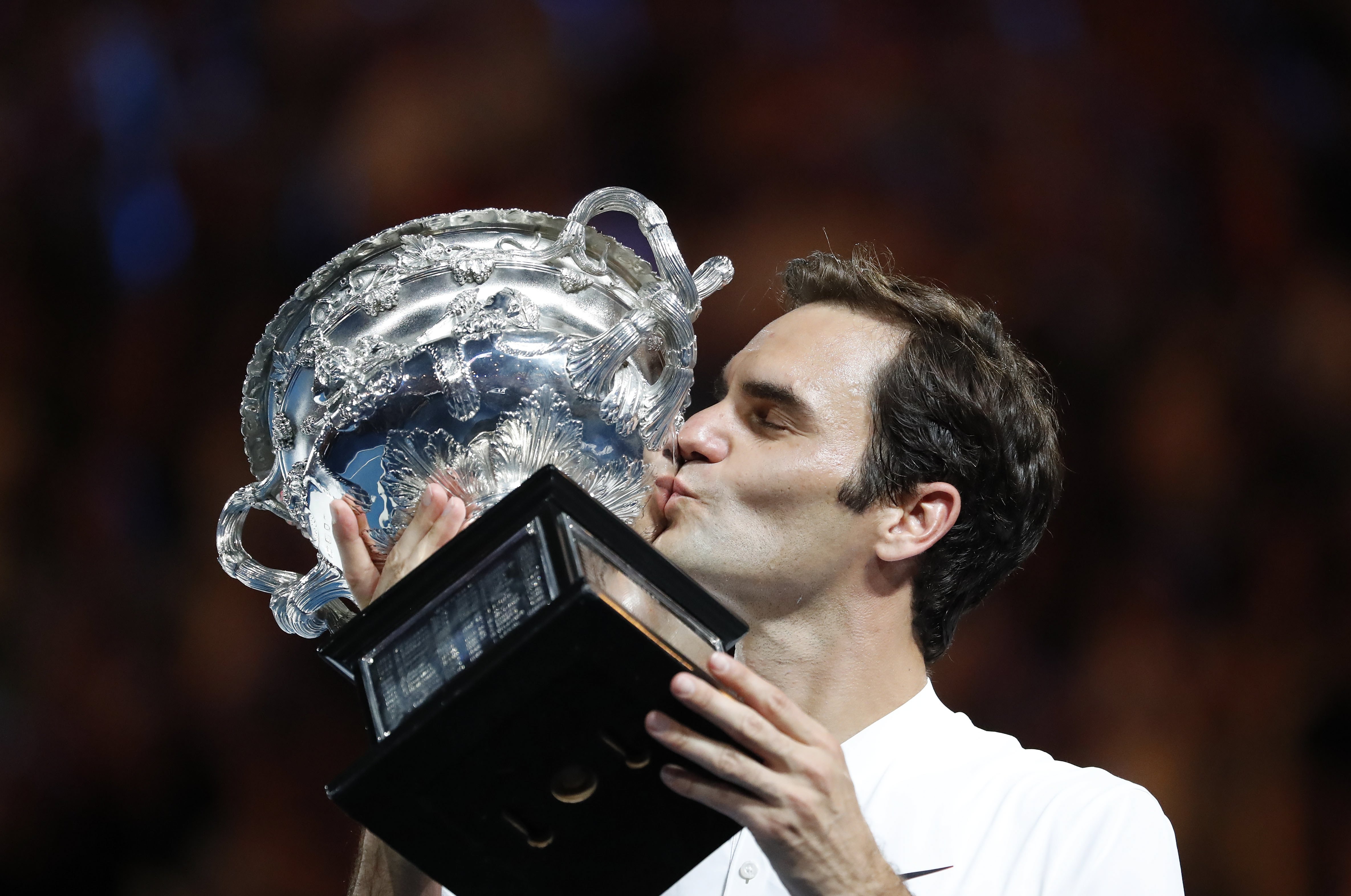 包含意大利网球队横扫世界网球队，费德勒惊艳世界的词条