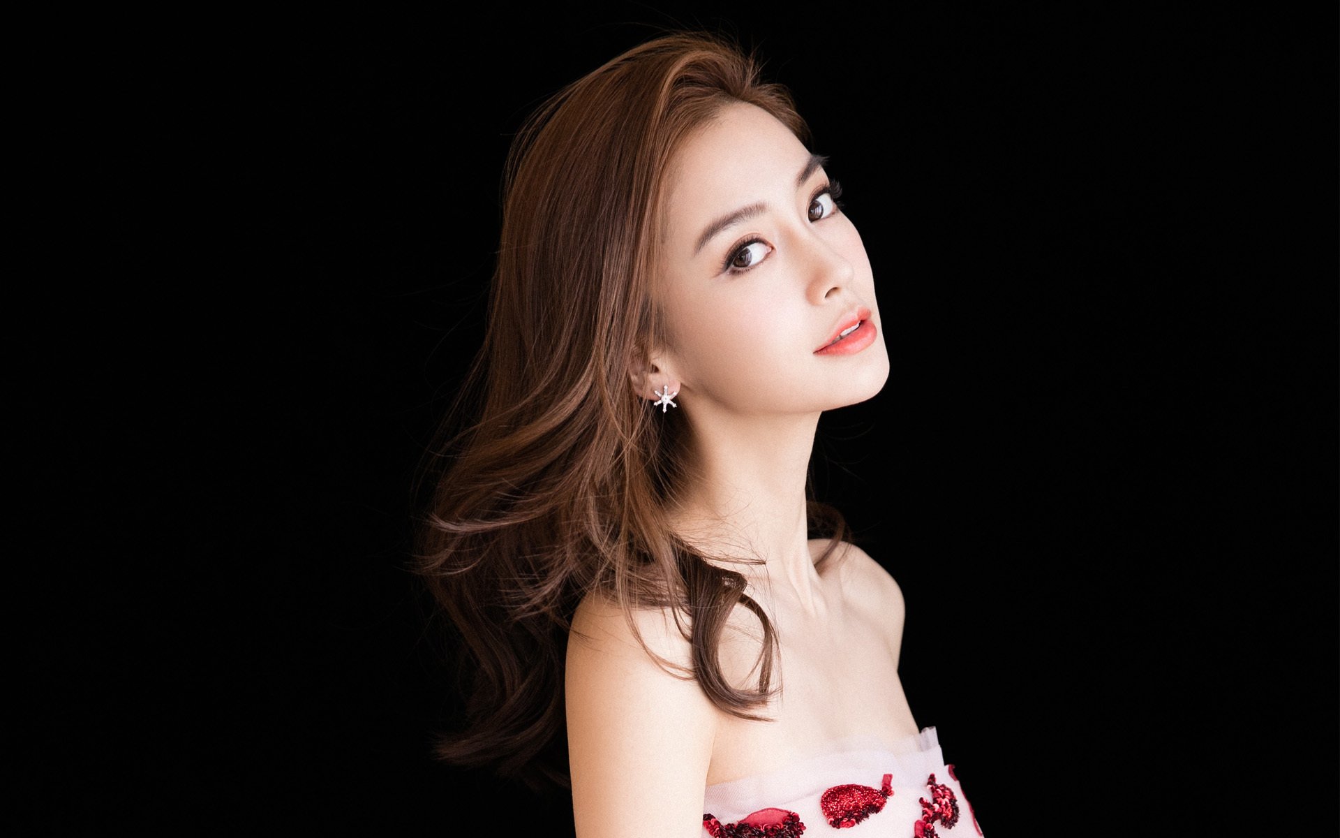 爱德华兹单节狂飙导演逆转好戏，鹈鹕末节发力击溃吉林显冠军相