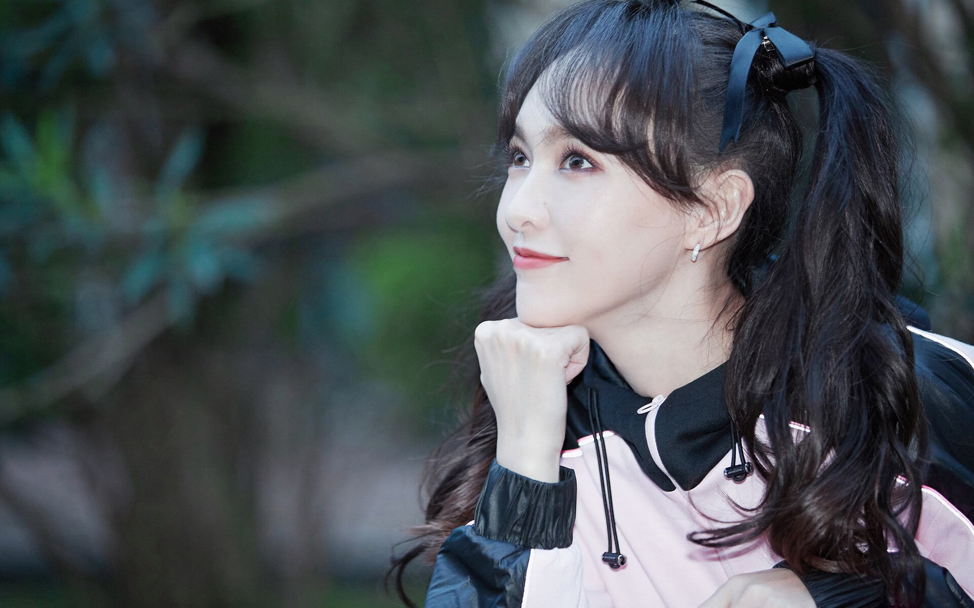 绿茵场与篮球馆的双重奏，卢卡库爆发背后的竞技哲学与伊拉克男篮的马赛时刻