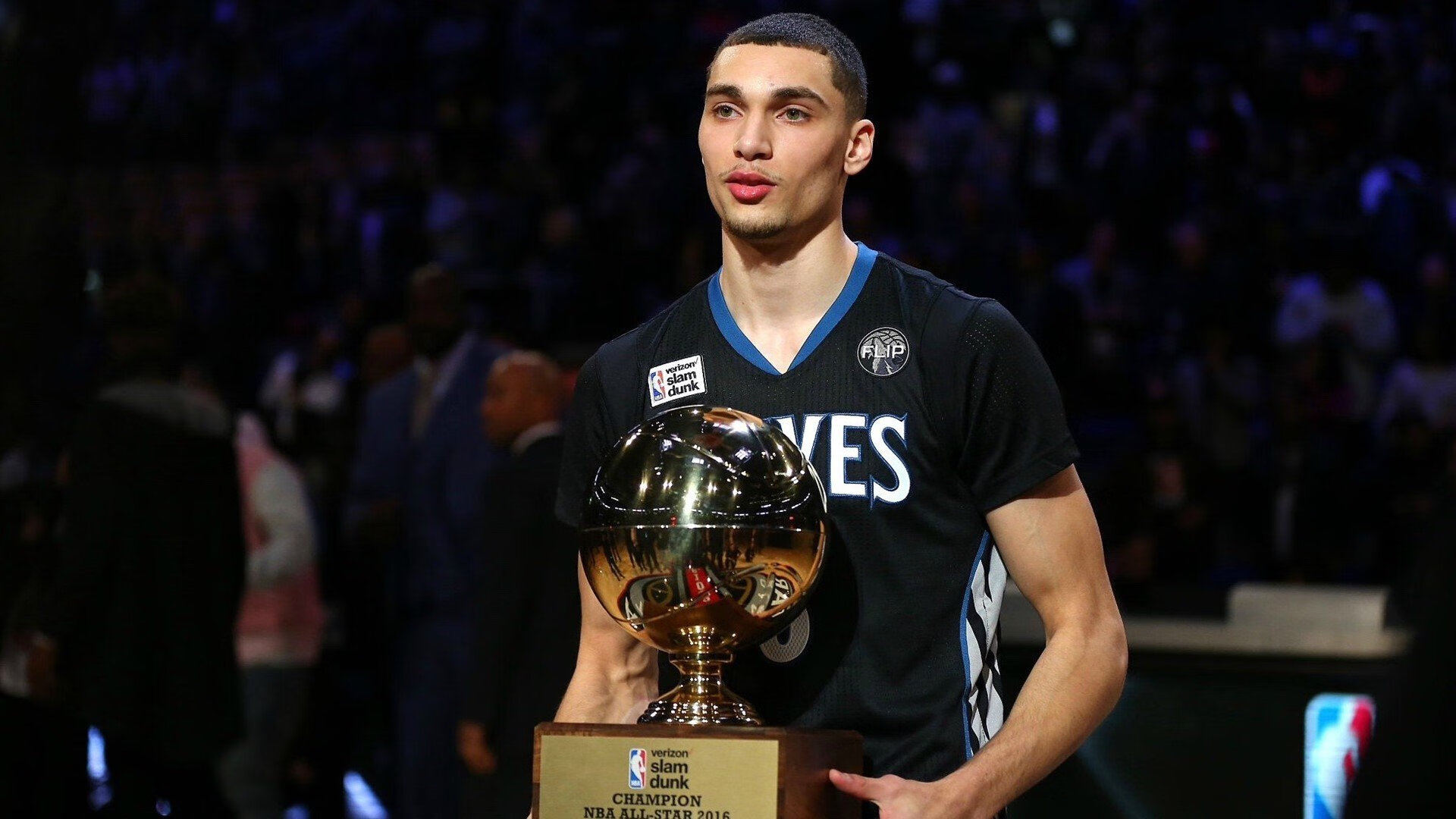 字母哥完美统治攻防两端,76人节奏魔法令骑士窒息